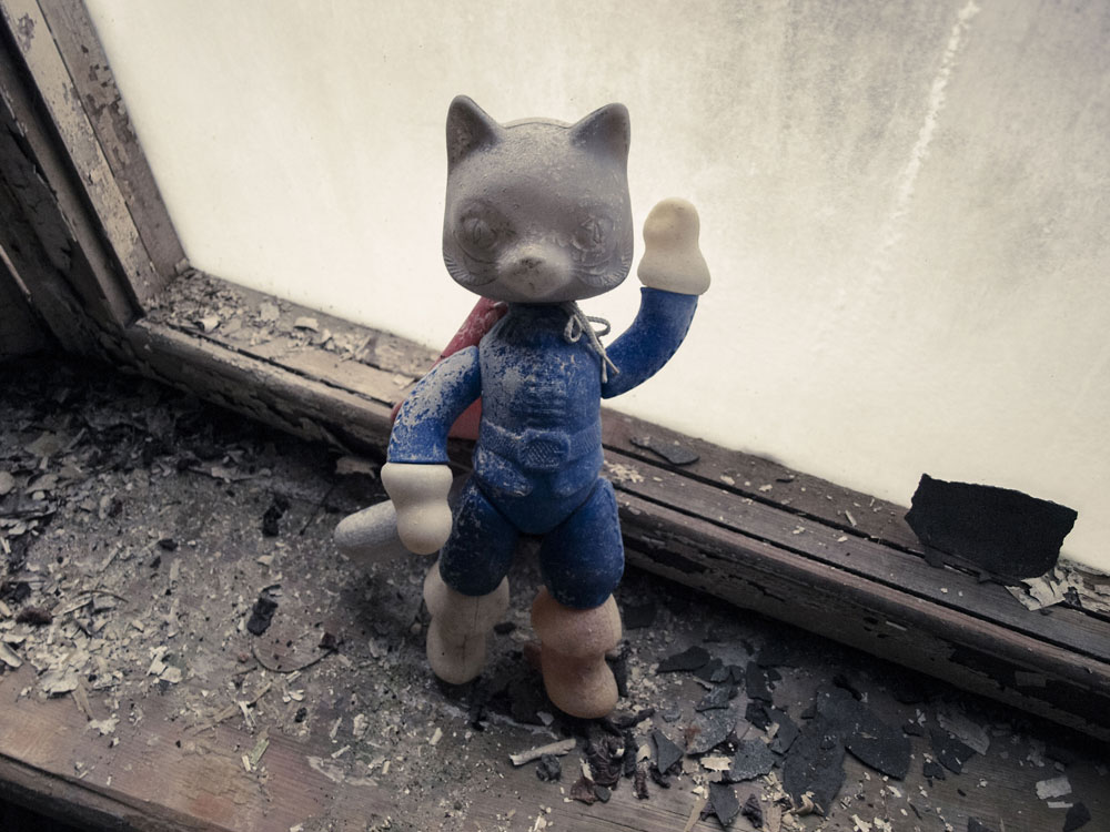 Kindergarten Prypjat - Puppe am Fenster