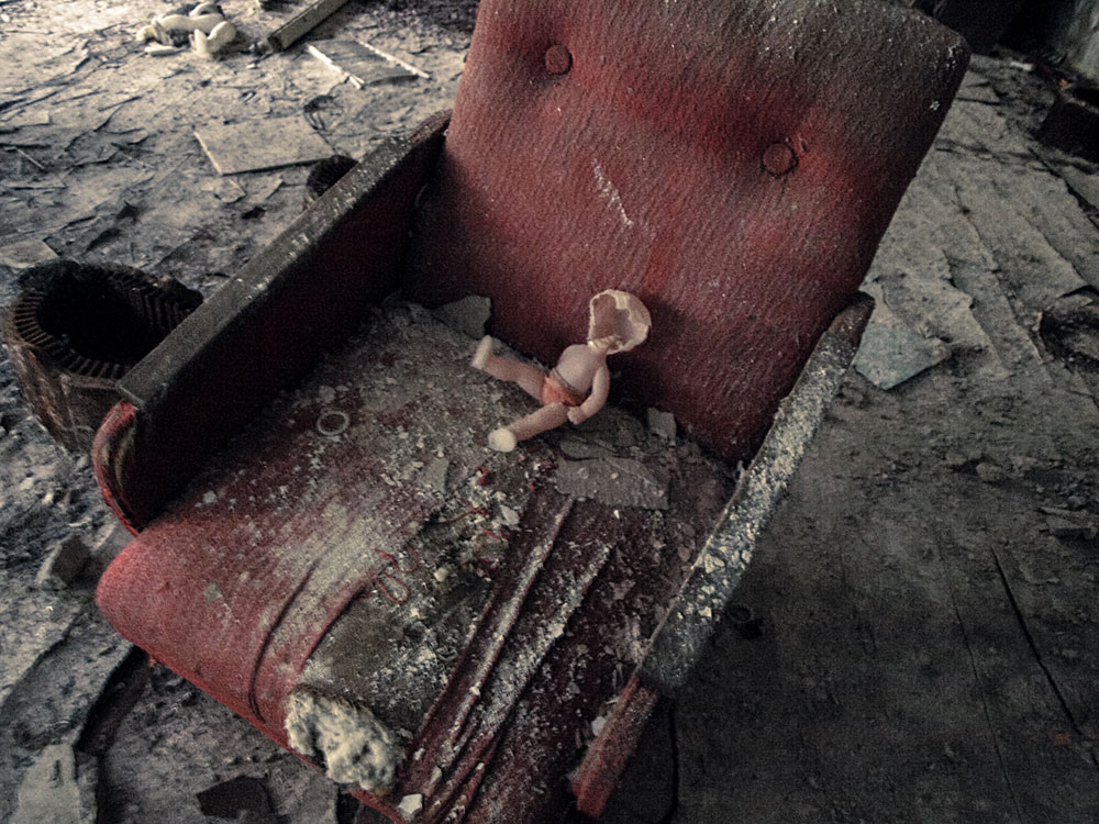 Kindergarten Prypjat - Puppe in Sessel