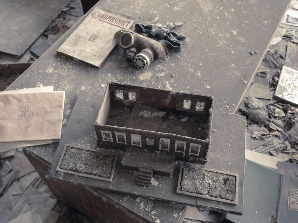 Schule - Schultisch mit Modell