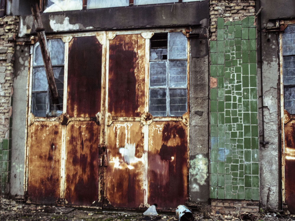 Jupiter-Fabrik - Tor Produktionshalle