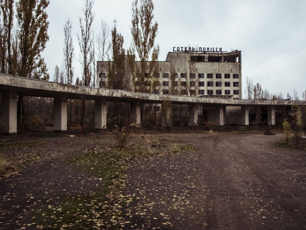 Marktplatz - Hotel im Hintergrund