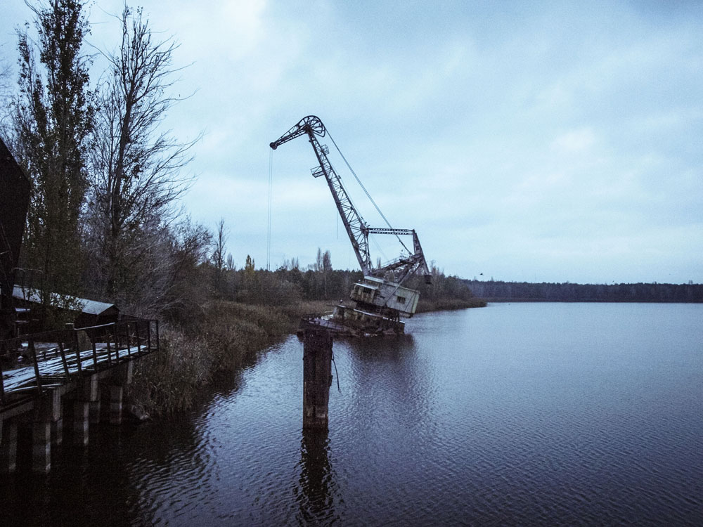 Hafen - Versinkender Kran