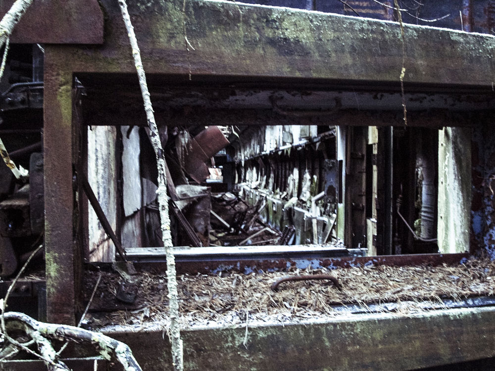 Bahnhof - umgestürzter Waggon